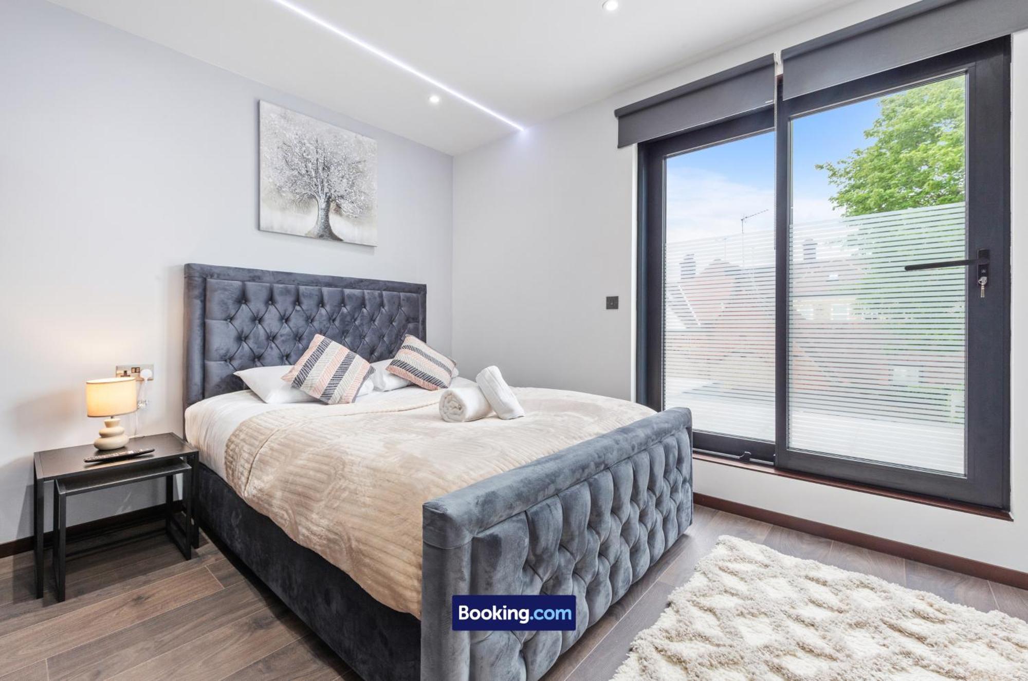 Stylish Studio Apt By Stay Smart Short Lets & Serviced Accommodation Woodstock With Free Wifi Londen Buitenkant foto