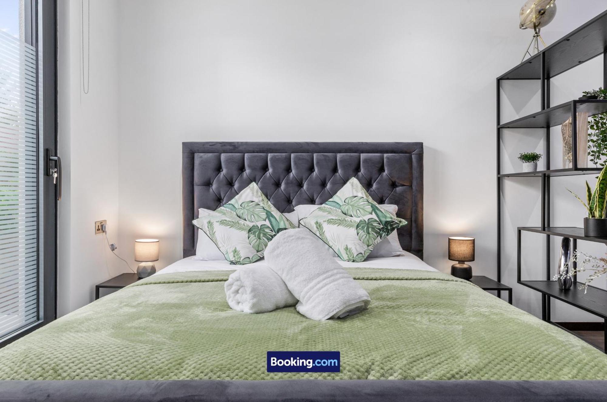 Stylish Studio Apt By Stay Smart Short Lets & Serviced Accommodation Woodstock With Free Wifi Londen Buitenkant foto