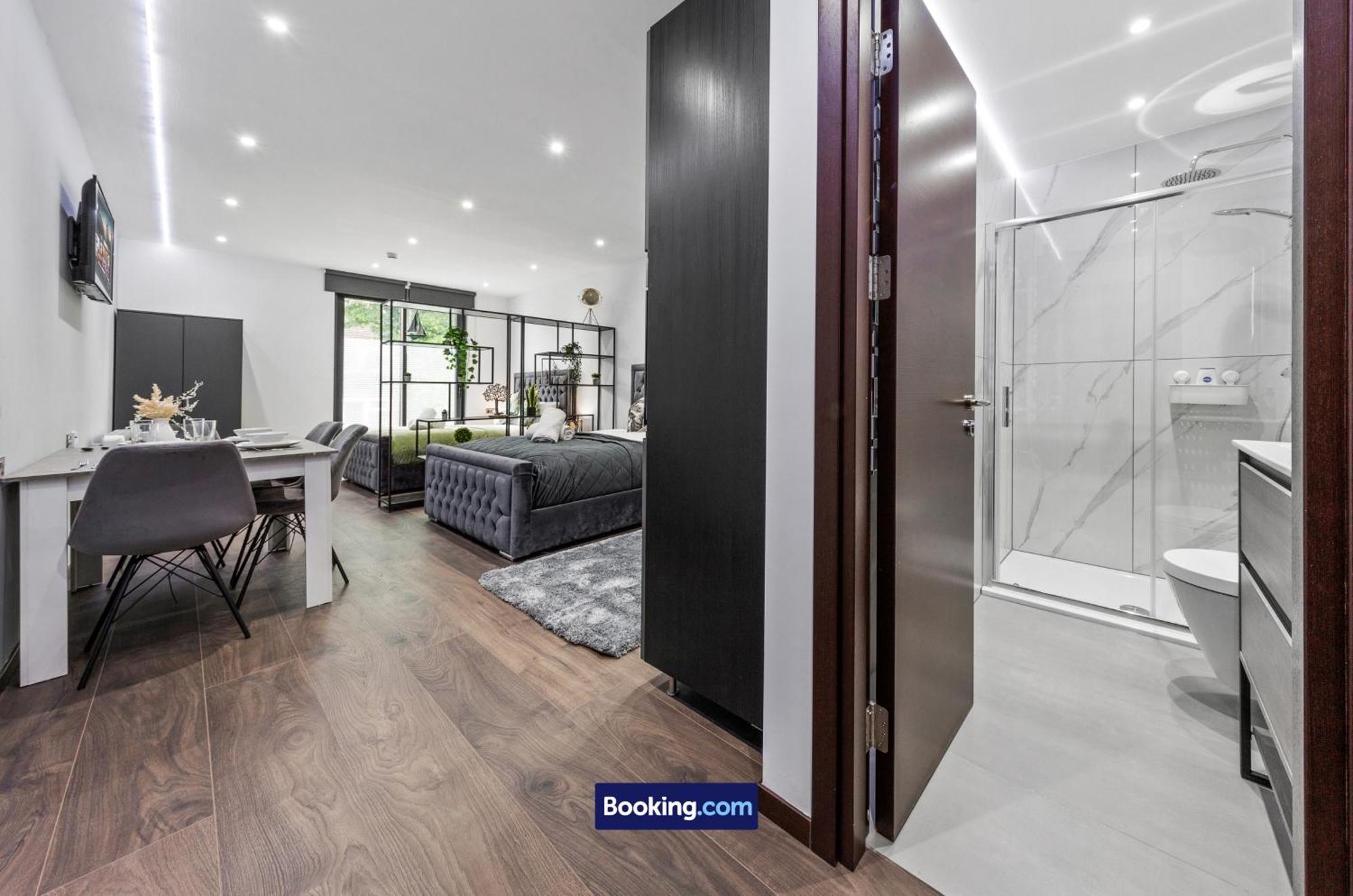 Stylish Studio Apt By Stay Smart Short Lets & Serviced Accommodation Woodstock With Free Wifi Londen Buitenkant foto