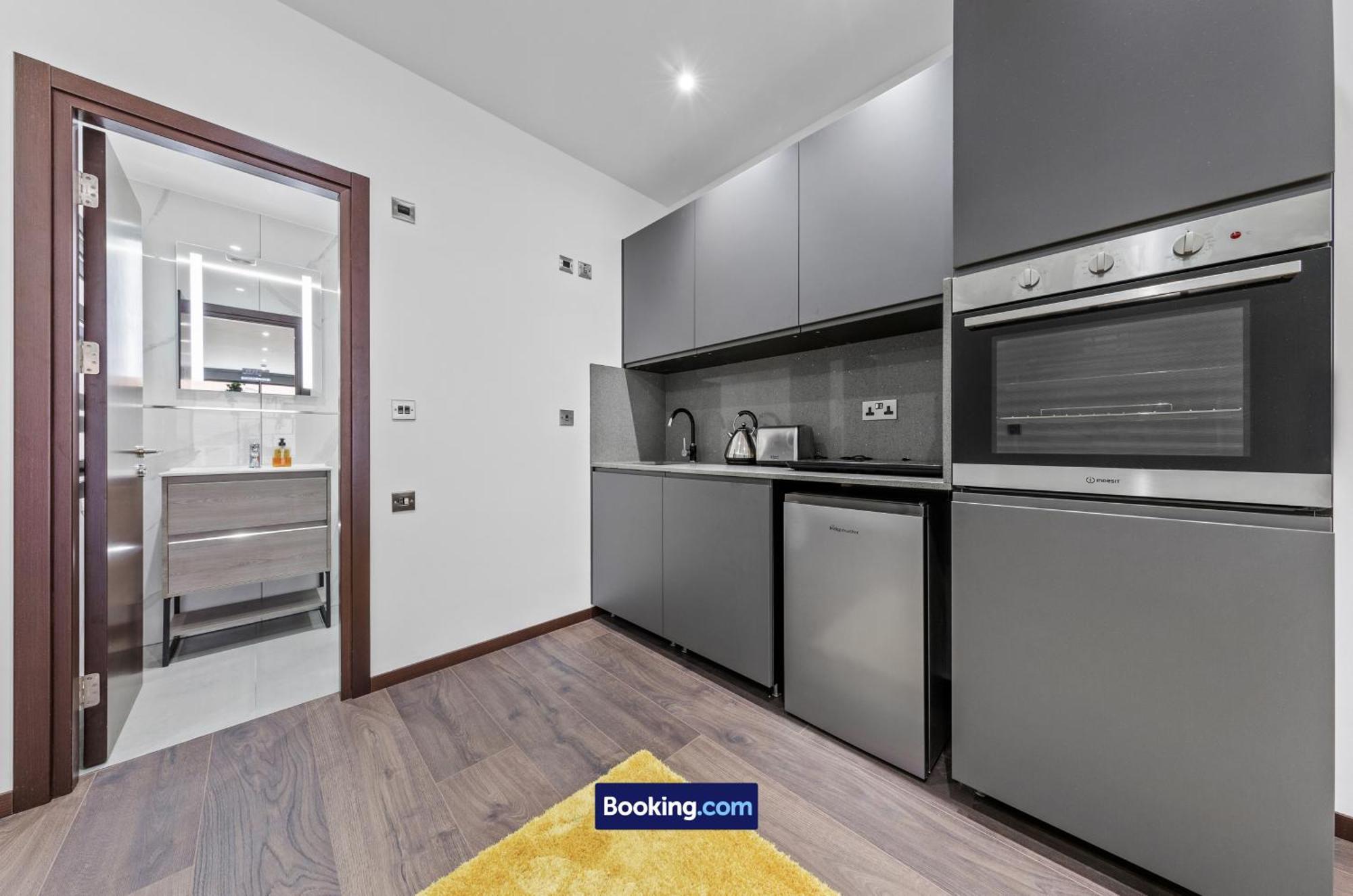 Stylish Studio Apt By Stay Smart Short Lets & Serviced Accommodation Woodstock With Free Wifi Londen Buitenkant foto