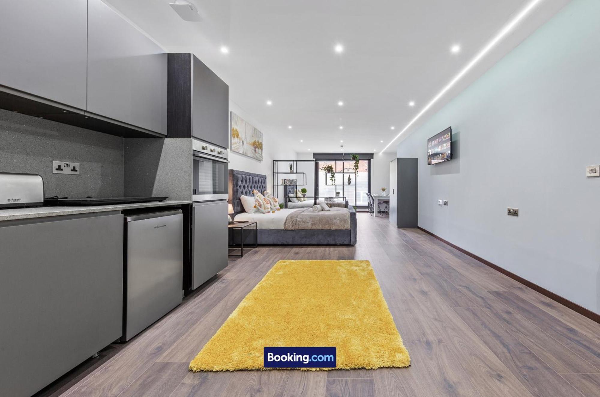 Stylish Studio Apt By Stay Smart Short Lets & Serviced Accommodation Woodstock With Free Wifi Londen Buitenkant foto