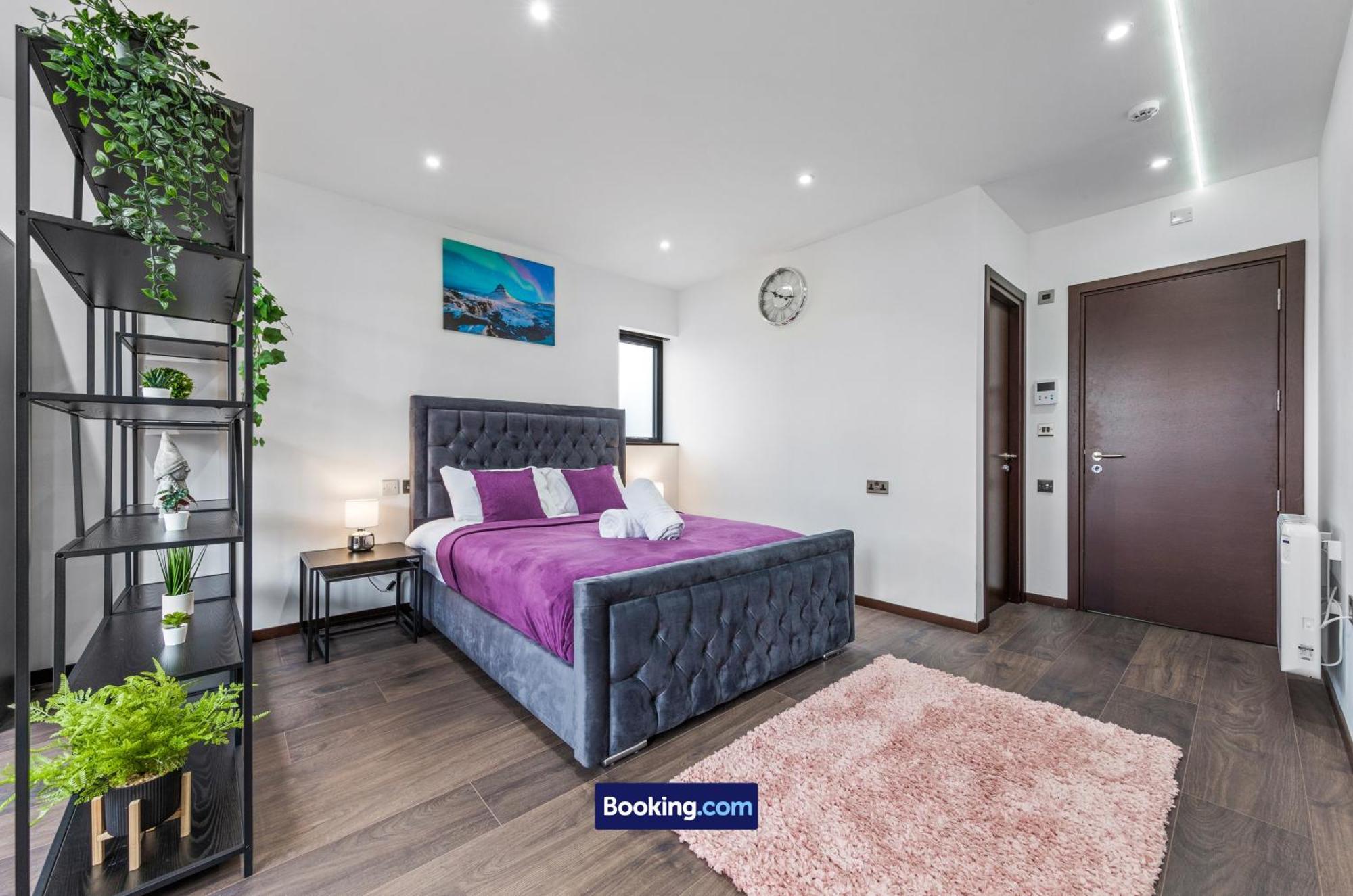 Stylish Studio Apt By Stay Smart Short Lets & Serviced Accommodation Woodstock With Free Wifi Londen Buitenkant foto