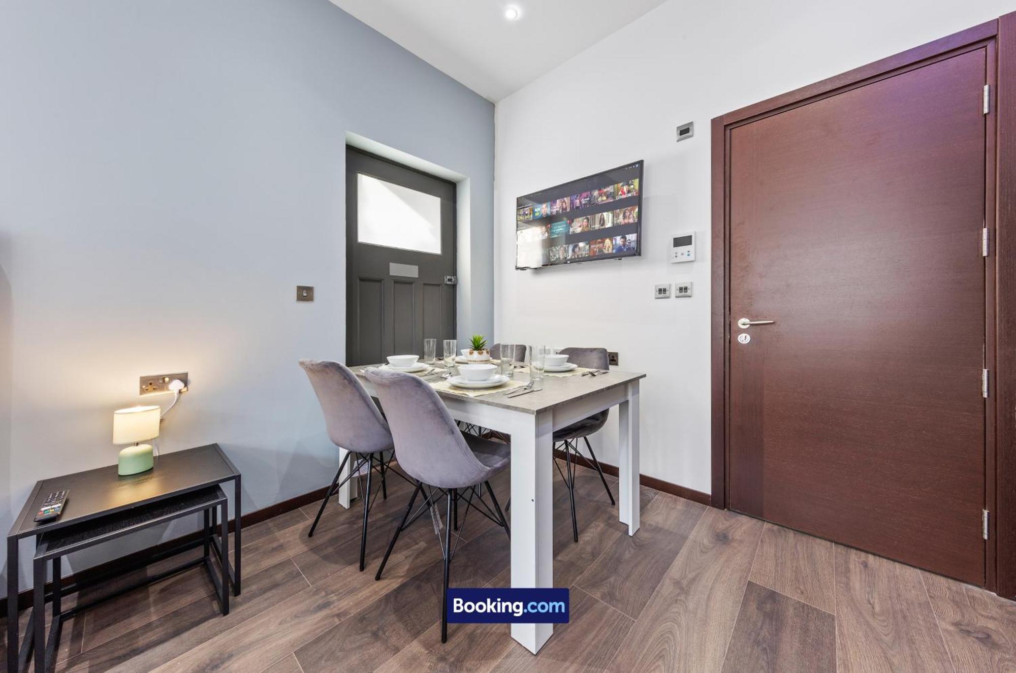 Stylish Studio Apt By Stay Smart Short Lets & Serviced Accommodation Woodstock With Free Wifi Londen Buitenkant foto