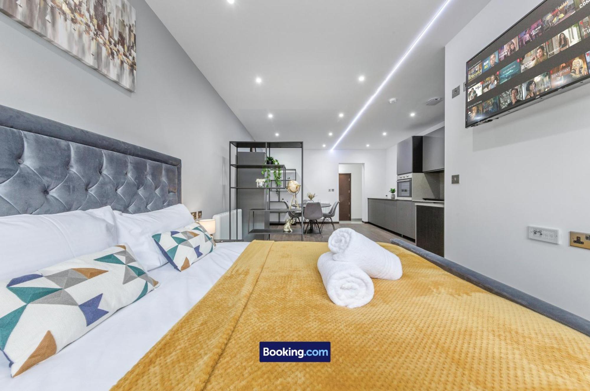 Stylish Studio Apt By Stay Smart Short Lets & Serviced Accommodation Woodstock With Free Wifi Londen Buitenkant foto