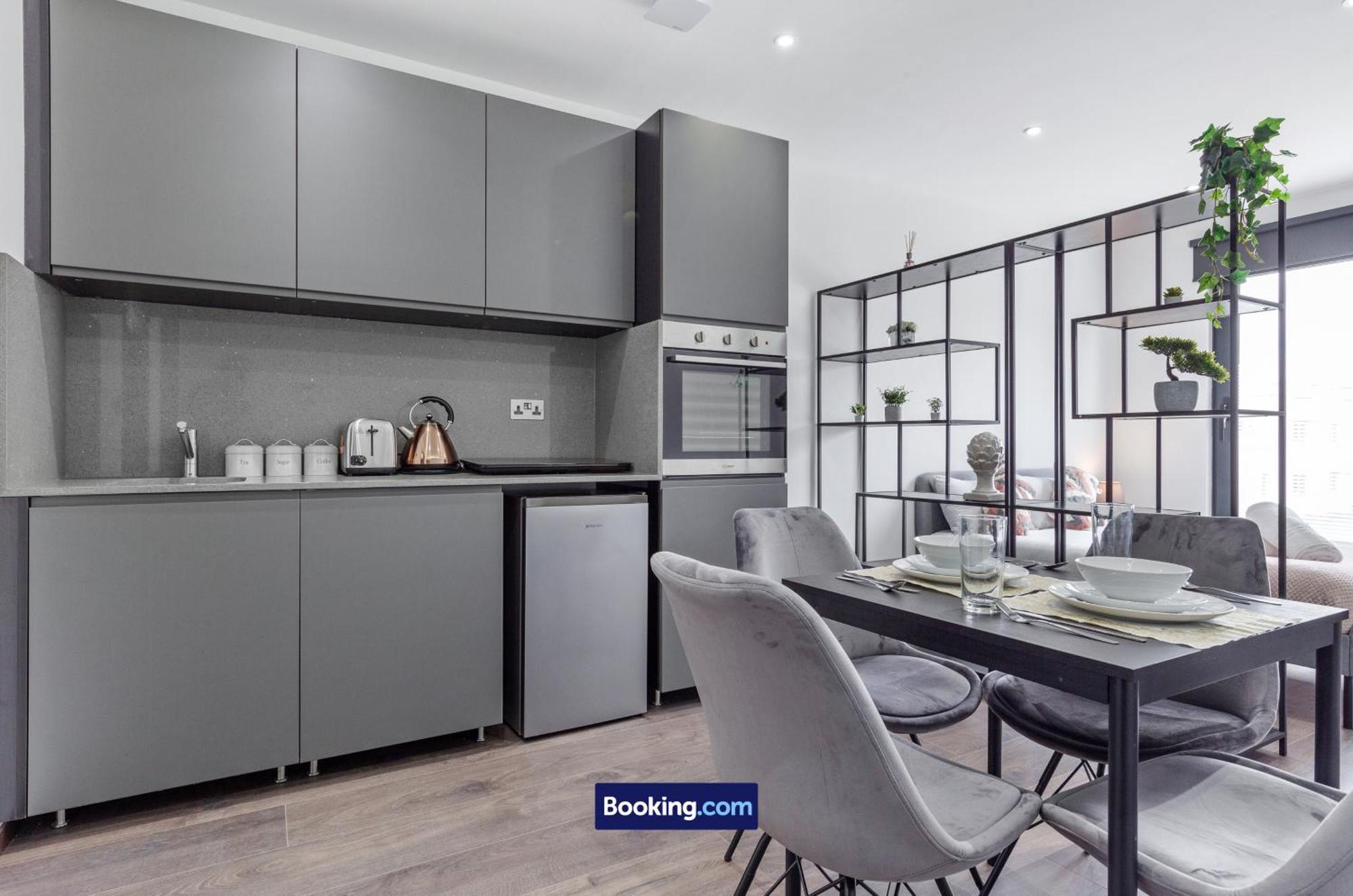 Stylish Studio Apt By Stay Smart Short Lets & Serviced Accommodation Woodstock With Free Wifi Londen Buitenkant foto