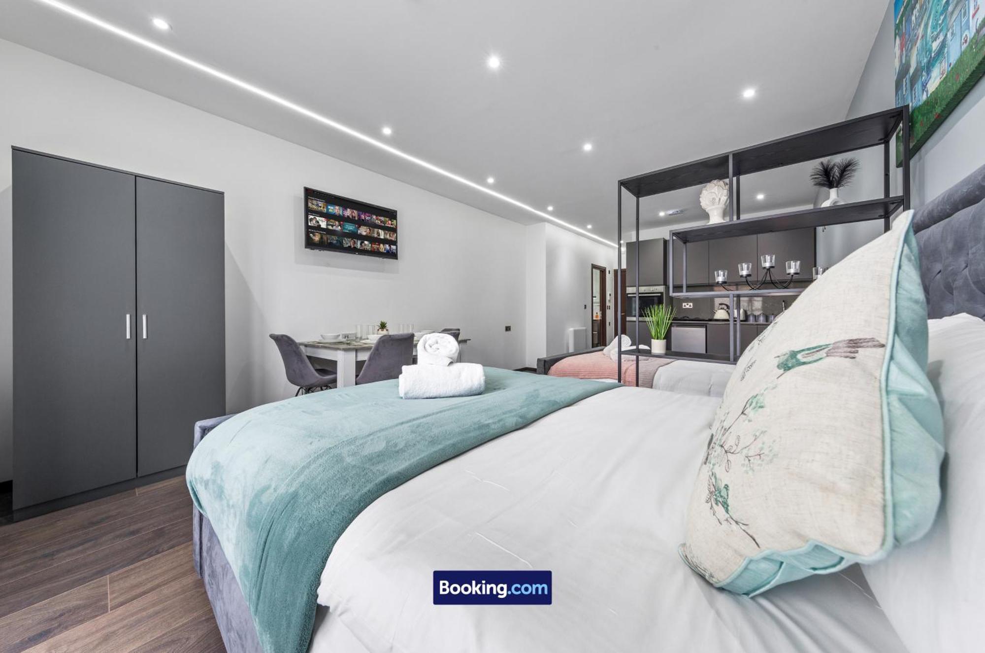 Stylish Studio Apt By Stay Smart Short Lets & Serviced Accommodation Woodstock With Free Wifi Londen Buitenkant foto