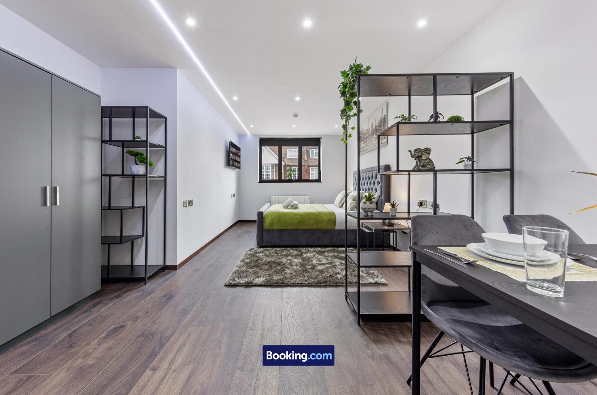Stylish Studio Apt By Stay Smart Short Lets & Serviced Accommodation Woodstock With Free Wifi Londen Buitenkant foto